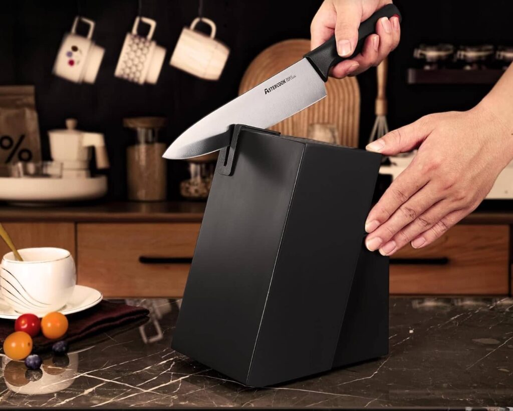 Astercook Knife Set with built-in sharpener ensures effortless cutting. Astercook Knife Set with built-in sharpener ensures effortless cutting.